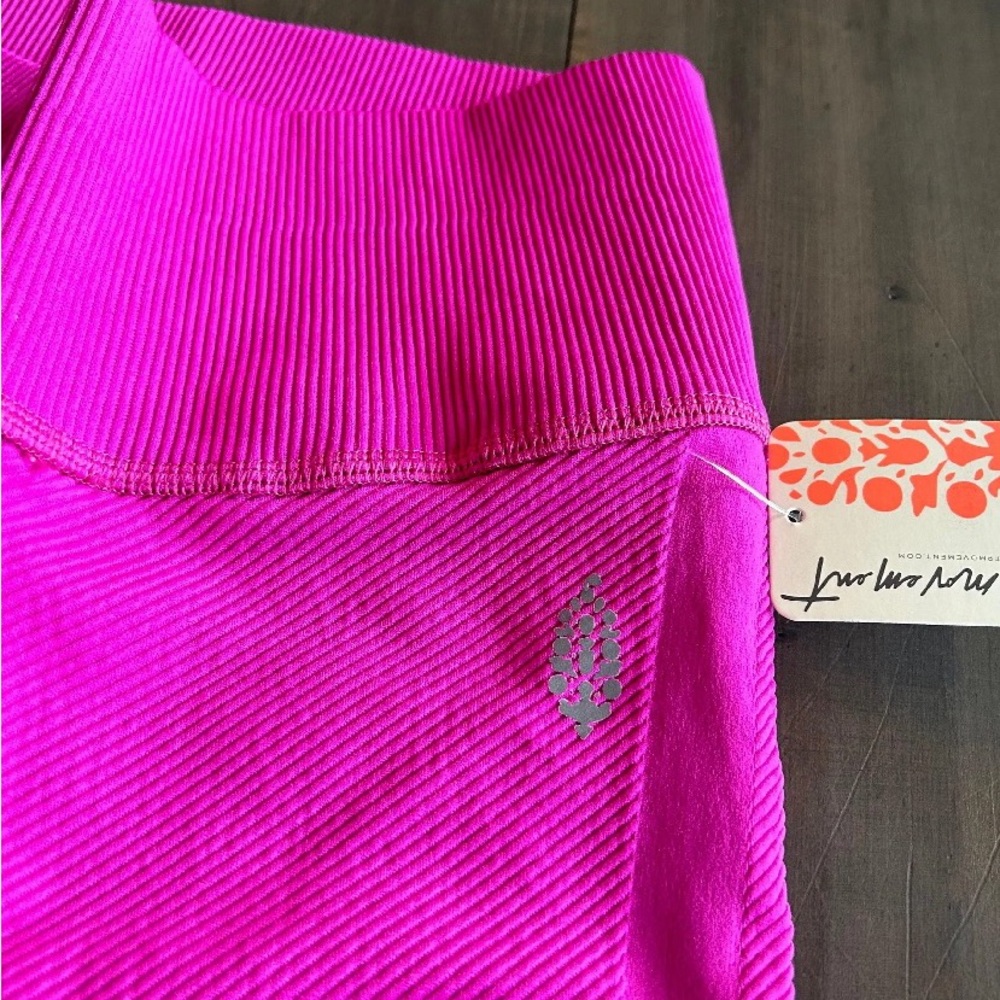 Free People Free Throw Ribbed Leggings NWT Size Medium Color: Mexican Sage
